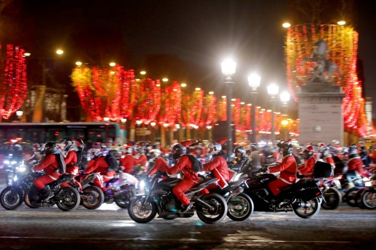 Sambut Natal, Geng Motor Berkostum Santa Claus Keliling Paris