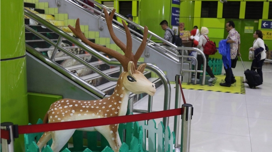 Jelang Akhir Tahun, Dekorasi Natal dan Tahun Baru Hiasi Stasiun Gambir