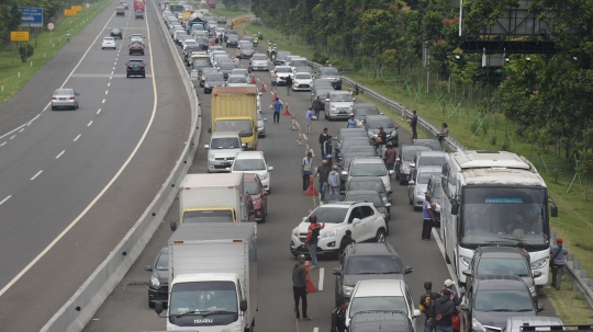 Parahnya Kemacetan di Tol Jagorawi Menuju Puncak