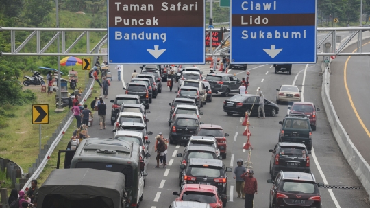 Parahnya Kemacetan di Tol Jagorawi Menuju Puncak