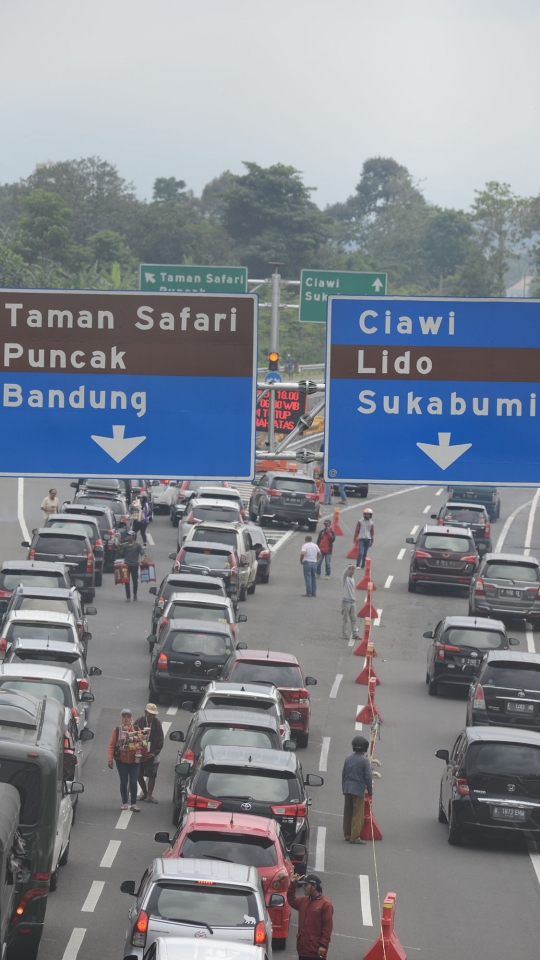 Parahnya Kemacetan di Tol Jagorawi Menuju Puncak