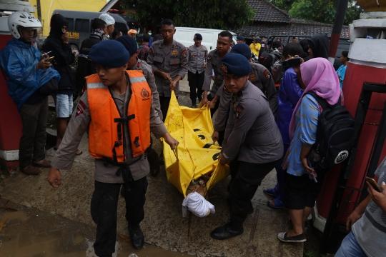 Puluhan Jenazah Korban Tsunami Banten Dikumpulkan di UPT Puskesmas Carita