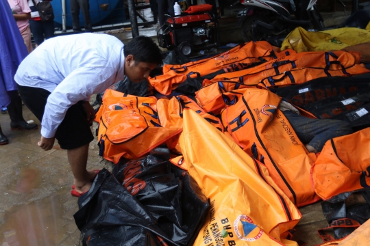 Puluhan Jenazah Korban Tsunami Banten Dikumpulkan di UPT Puskesmas Carita