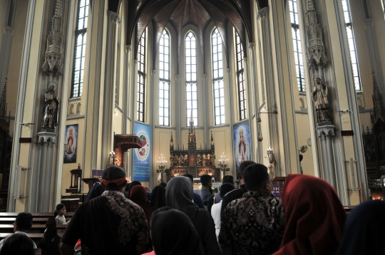 Wisata Toleransi di Gereja Katedral