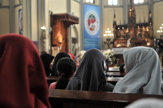 Wisata Toleransi di Gereja Katedral