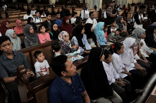 Wisata Toleransi di Gereja Katedral