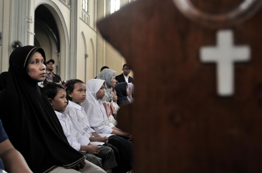 Wisata Toleransi di Gereja Katedral