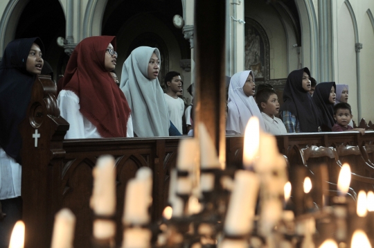 Wisata Toleransi di Gereja Katedral