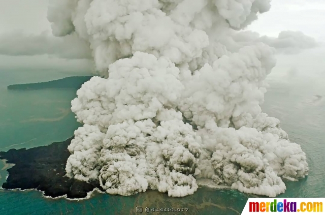 Foto : Beginilah Penampakan Erupsi Gunung Anak Krakatau 