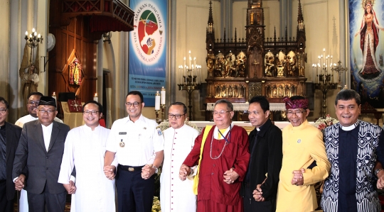 Anies Baswedan Tinjau Persiapan Misa Natal di Gereja Katedral