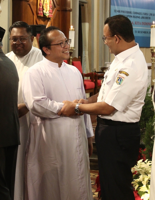 Anies Baswedan Tinjau Persiapan Misa Natal di Gereja Katedral