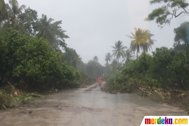 Foto Pascadihantam Tsunami Jalanan Ke Ujung Kulon Dipenuhi