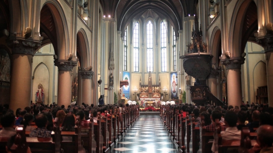 Uskup Agung Jakarta Pimpin Misa Natal di Gereja Katedral