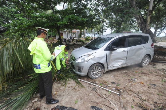 Polres Pandeglang Identifikasi Kendaraan Korban Tsunami Banten