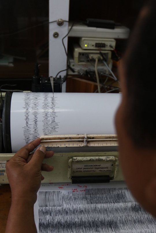 Gunung Anak Krakatau Berstatus Siaga