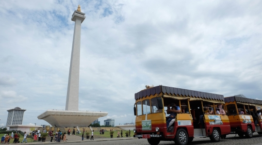 Libur Natal, Monas Dipadati Pengunjung