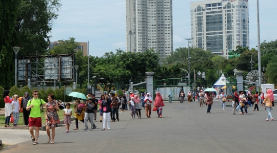 Libur Natal, Monas Dipadati Pengunjung