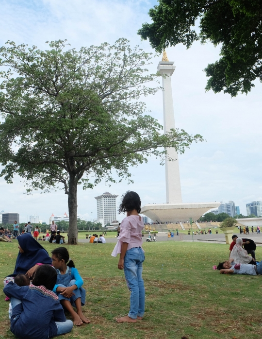 Libur Natal, Monas Dipadati Pengunjung