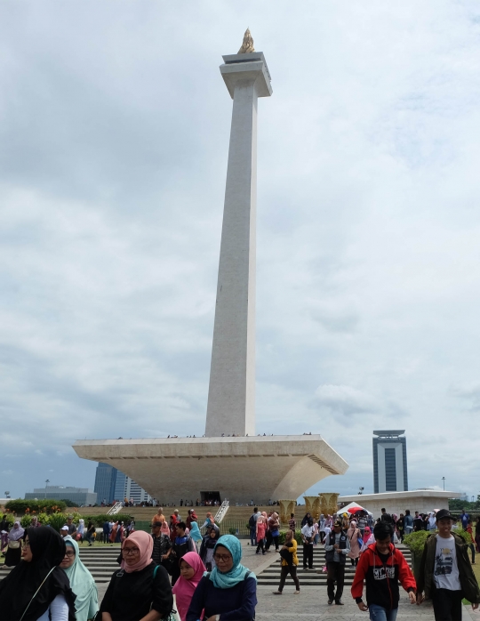 Libur Natal, Monas Dipadati Pengunjung