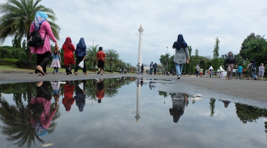 Libur Natal, Monas Dipadati Pengunjung