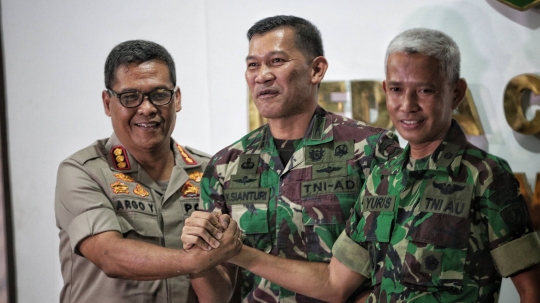 Kabid Humas, Kapendam dan Kasubdispenum Bicara Kasus Penembakan Pomad AU