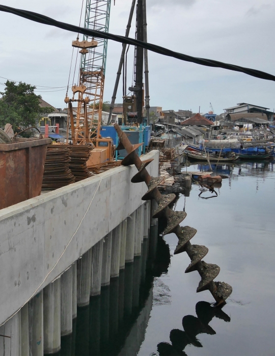 Proyek Tanggul Kamal Muara Ditargetkan Rampung 2020