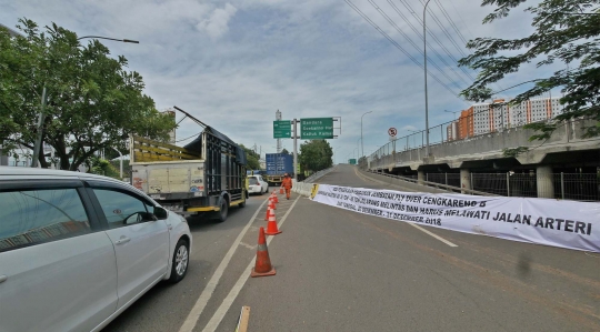 Retak, Flyover Cengkareng Ditutup Sementara