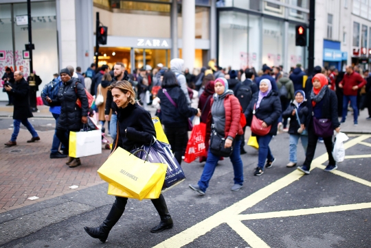 Warga Inggris Serbu Pusat Perbelanjaan Saat Hari Diskon Boxing Day