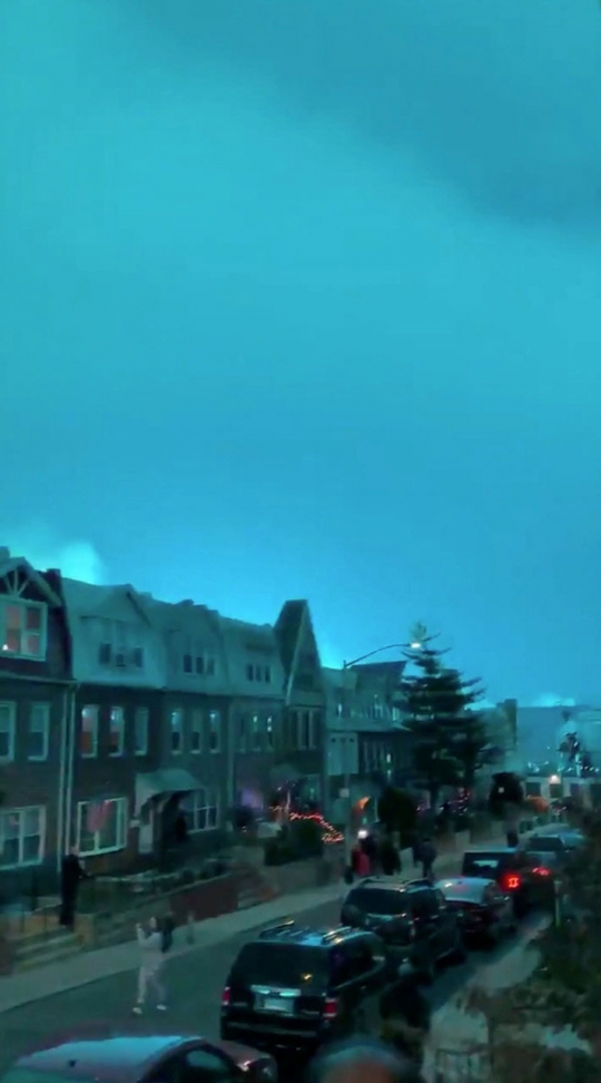 Langit Malam di New York Membiru akibat Ledakan Pembangkit Listrik