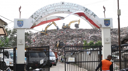 Sampah di TPA Cipayung Depok Capai 20 Meter