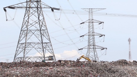 Sampah di TPA Cipayung Depok Capai 20 Meter