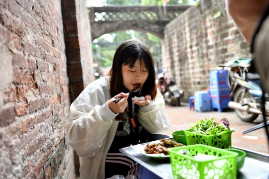 Mencicipi Kuliner Cacing Goreng yang Jadi Favorit di Vietnam