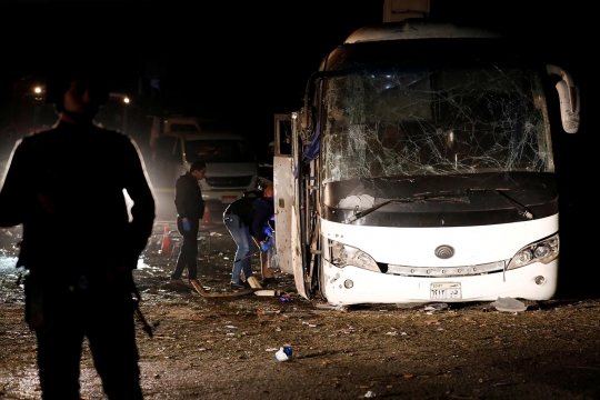 Serangan Bom Hantam Bus Pariwisata di Dekat Piramida Mesir