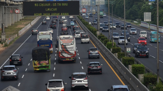 Libur Akhir Tahun, Tol Jakarta-Cikampek Terpantau Padat Merayap