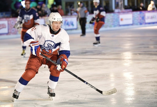 Aksi Putin Saat Tampil di Liga Hoki Es