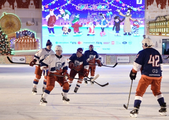 Aksi Putin Saat Tampil di Liga Hoki Es