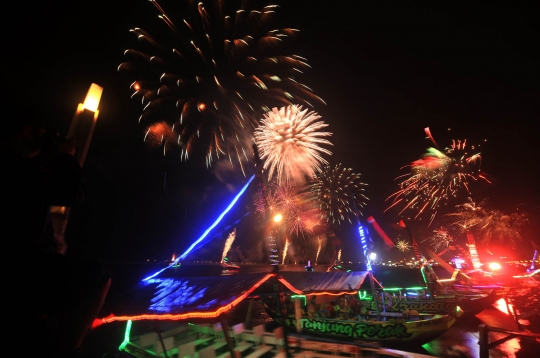 Pesta Kembang Api Meriahkan Pergantian Tahun Baru di Ancol