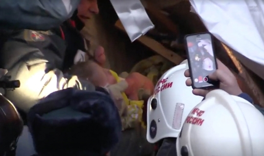 Ajaib, Bayi Rusia Ini Selamat Usai Terkubur 35 Jam di Reruntuhan Apartemen