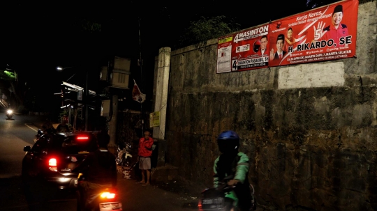 Masuk Tahun Politik, Spanduk Caleg Bertebaran di Jalan Bintaro Permai