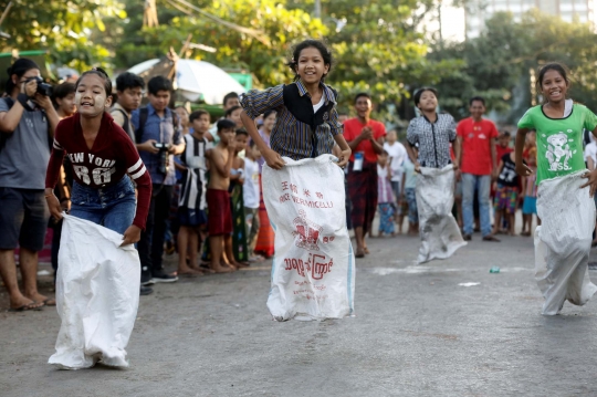 Beginilah Keseruan Warga Myanmar Rayakan Kemerdekaan ke-71