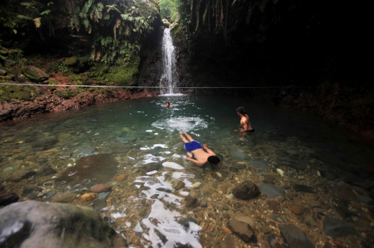 Menikmati Liburan Akhir Pekan di Curug Kaki Gunung Salak