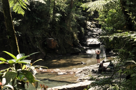 Menikmati Liburan Akhir Pekan di Curug Kaki Gunung Salak