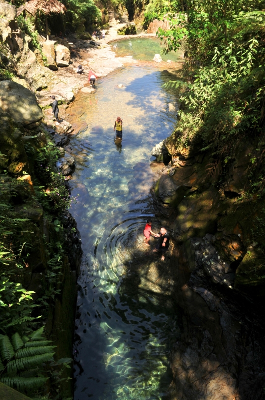 Menikmati Liburan Akhir Pekan di Curug Kaki Gunung Salak