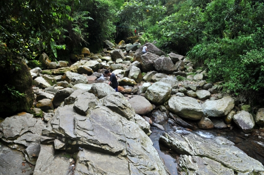 Menikmati Liburan Akhir Pekan di Curug Kaki Gunung Salak