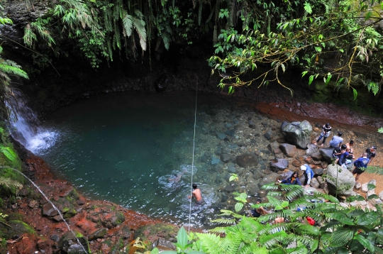 Menikmati Liburan Akhir Pekan di Curug Kaki Gunung Salak