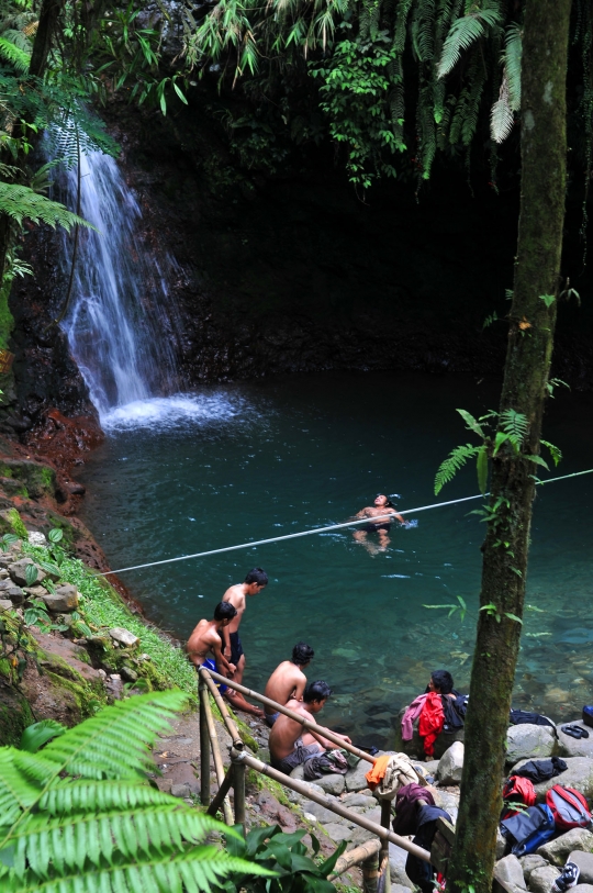 Menikmati Liburan Akhir Pekan di Curug Kaki Gunung Salak