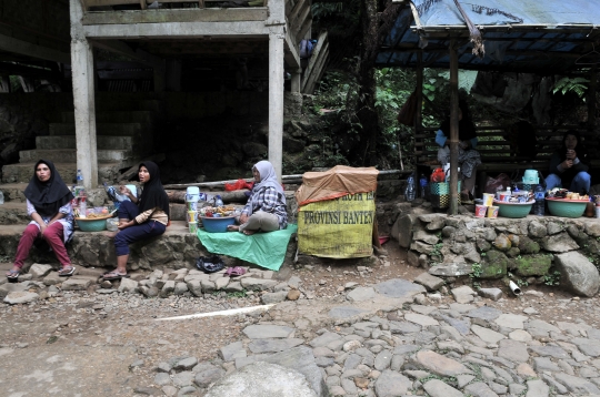 Menikmati Liburan Akhir Pekan di Curug Kaki Gunung Salak