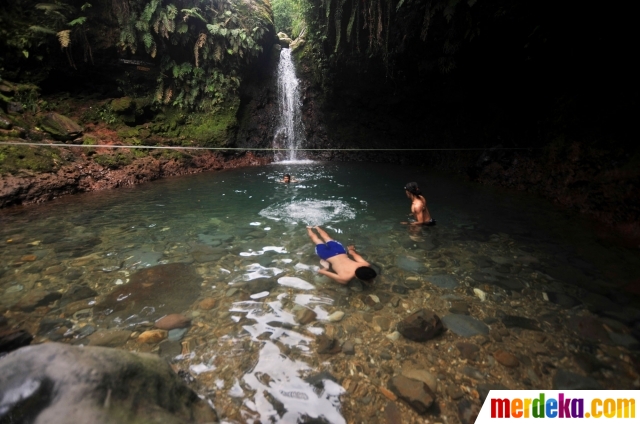 Foto Menikmati Liburan Akhir Pekan Di Curug Kaki Gunung