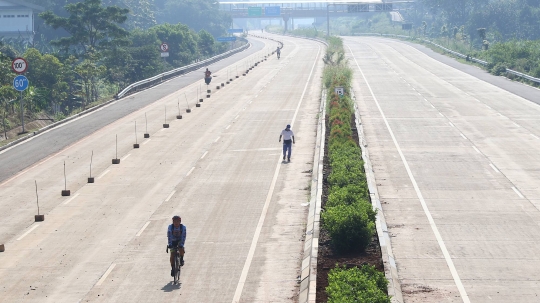 Hampir Rampung, Proyek Tol Cijago Dijadikan Tempat Berolahraga