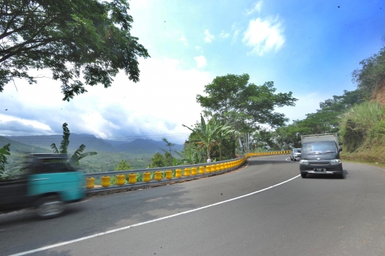 Teknologi Roller Barrier dari Korea Terpasang di Tikungan Maut Sukabumi